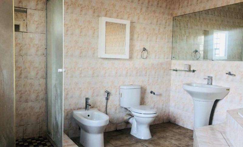 5 Bedroom Property for Sale in Grassy Park Western Cape